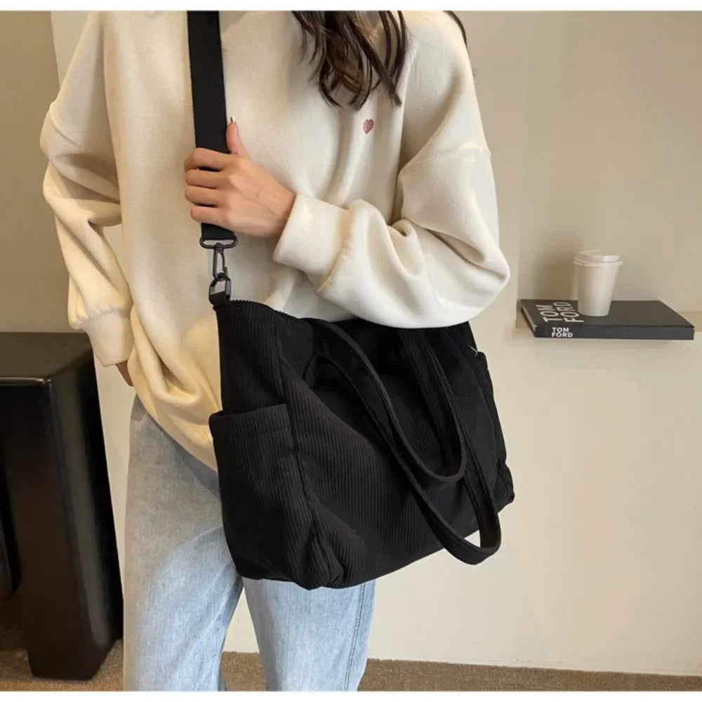WILLA - Grand Sac à Main de Cour en Velours Côtelé